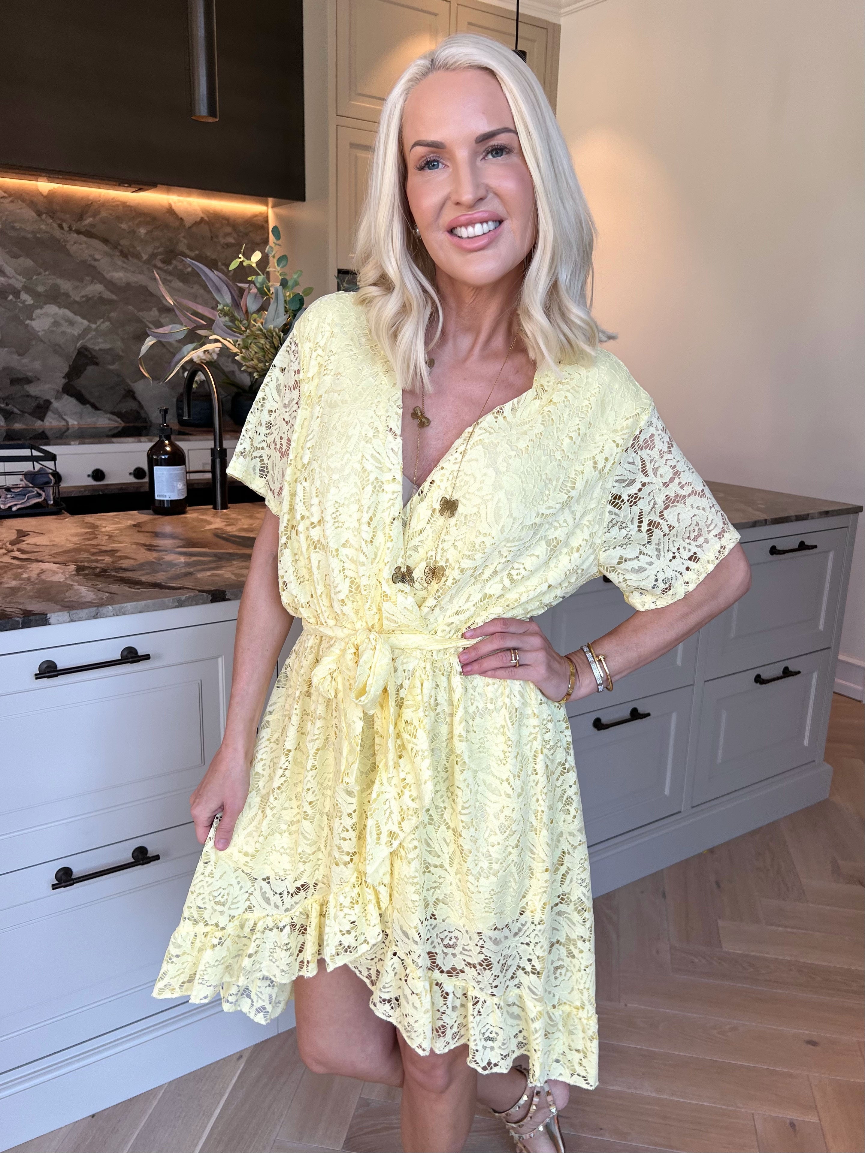 Anielie - Blonde tunika med slå-om effekt